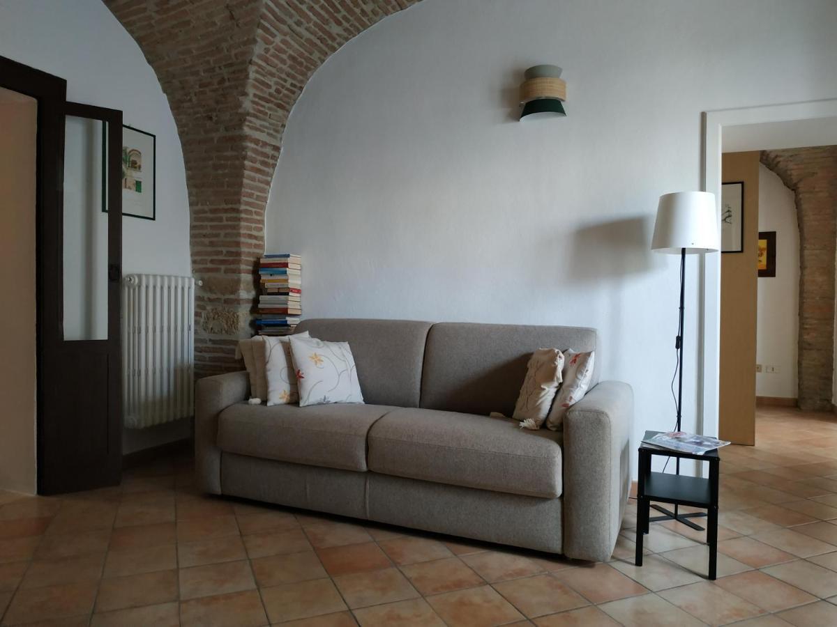 Bed And Breakfast In Piazza Orazio Venosa Exterior photo
