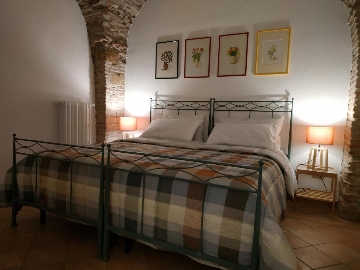 Bed And Breakfast In Piazza Orazio Venosa Exterior photo