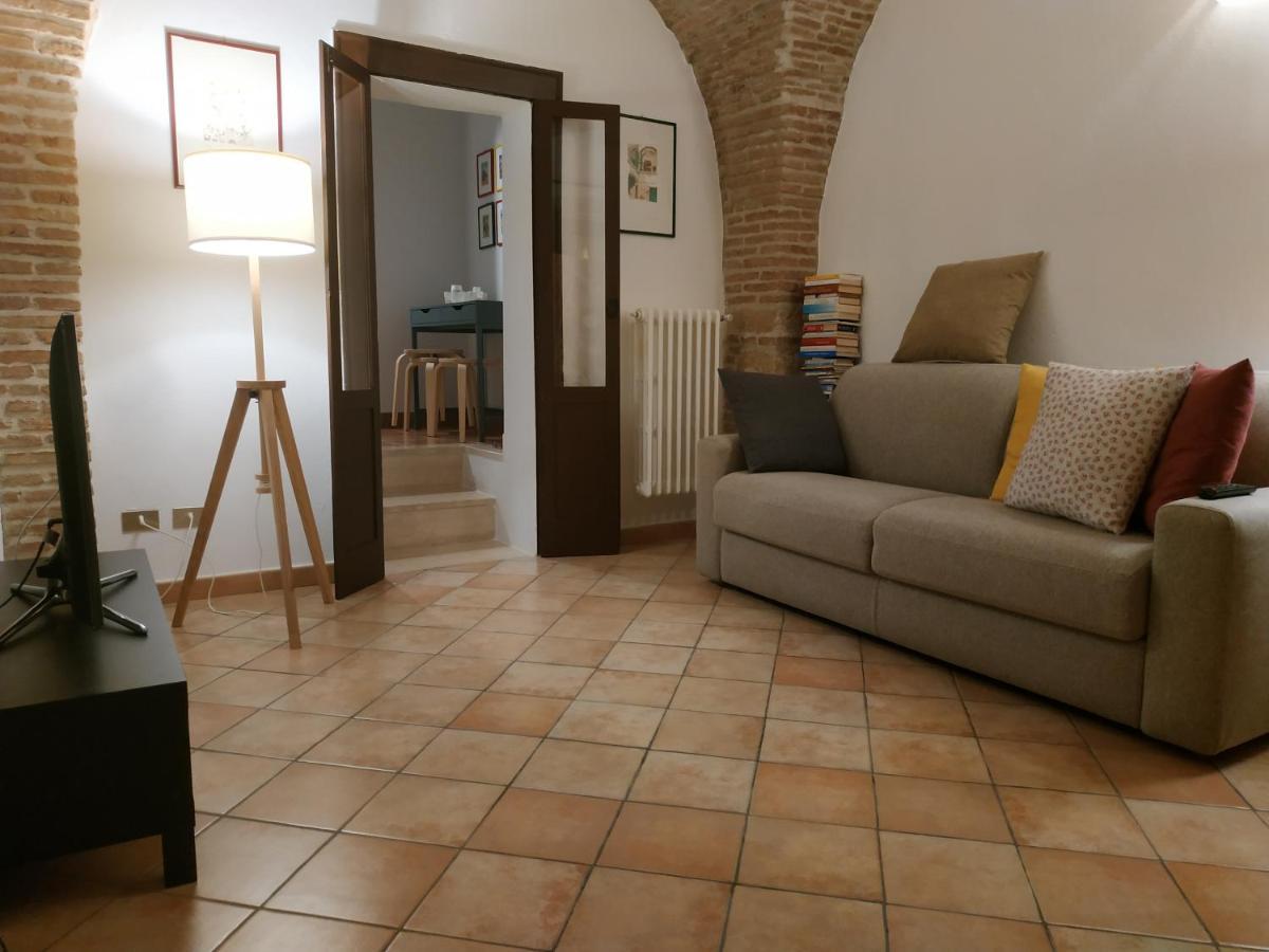 Bed And Breakfast In Piazza Orazio Venosa Exterior photo