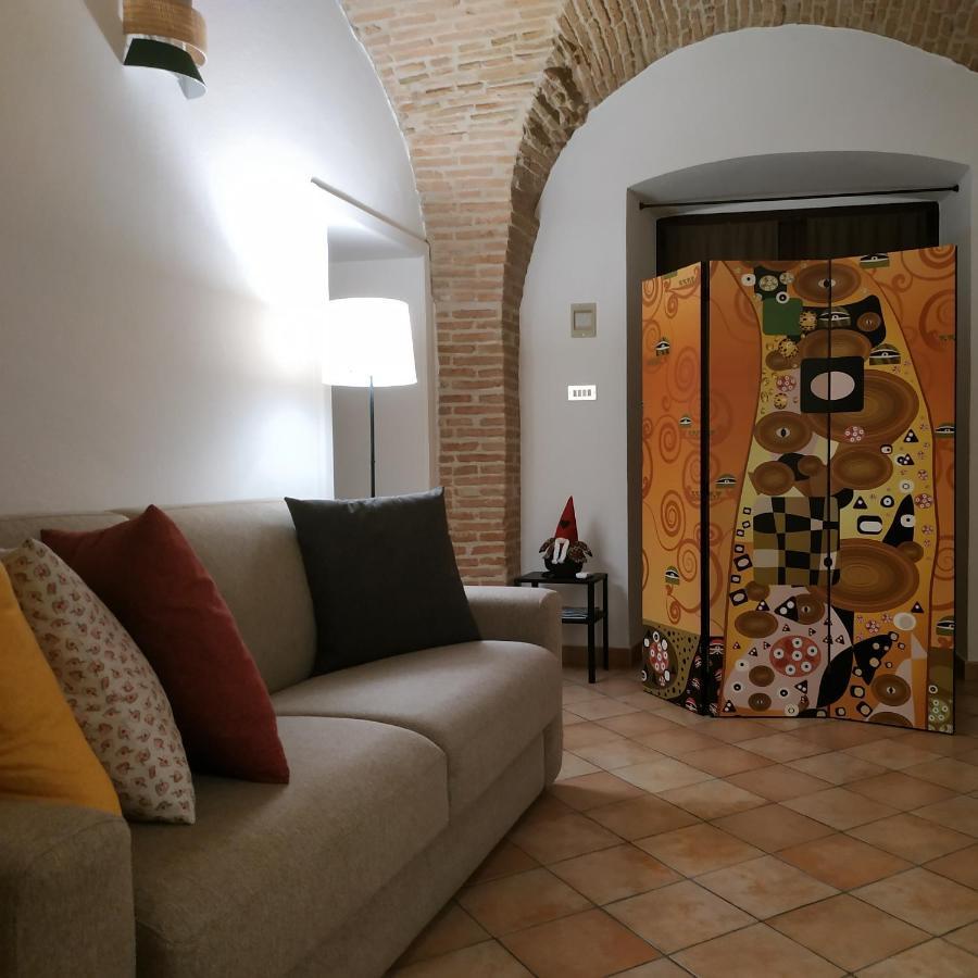 Bed And Breakfast In Piazza Orazio Venosa Exterior photo